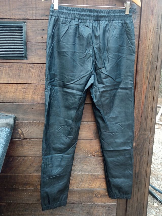 Pantalón polipiel nuevo