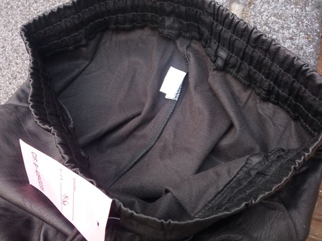 Pantalón polipiel nuevo