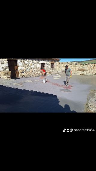 SOLERA DE HORMIGON IMPRESO Y PULIDO