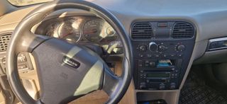 VOLVO V 40