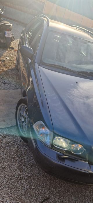VOLVO V 40