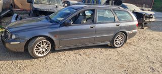 VOLVO V 40