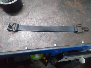 Goma para sujetar rueda repuesto Seat 600