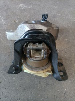 Soporte motor derecho Dacia Duster 1.5 dci 4x4