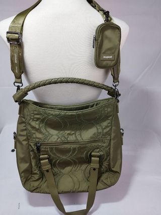 Bolso desigual verde bordado 