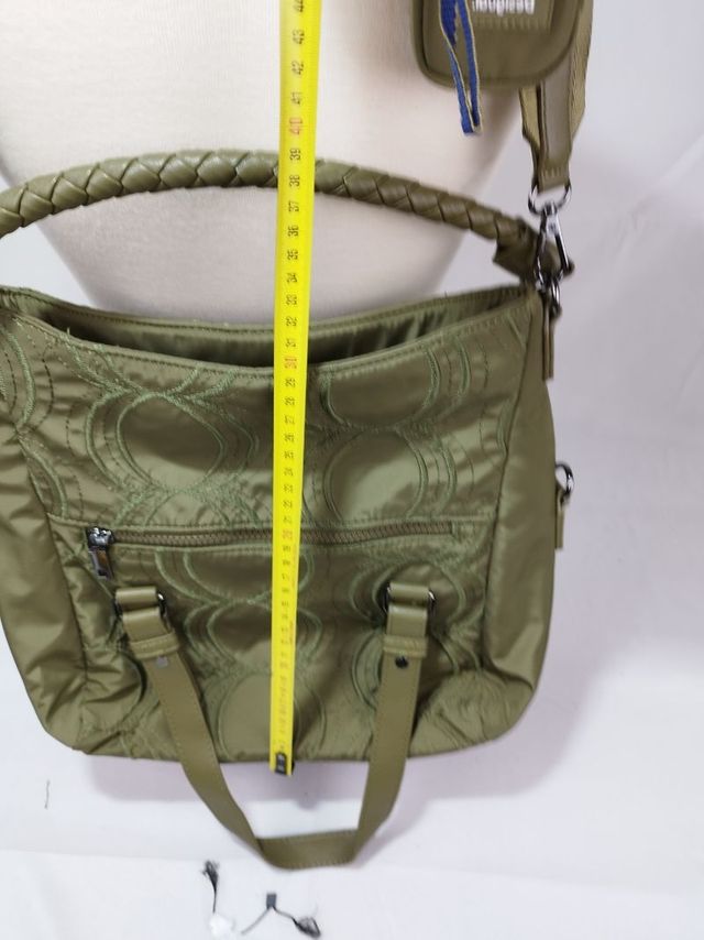 Bolso desigual verde bordado