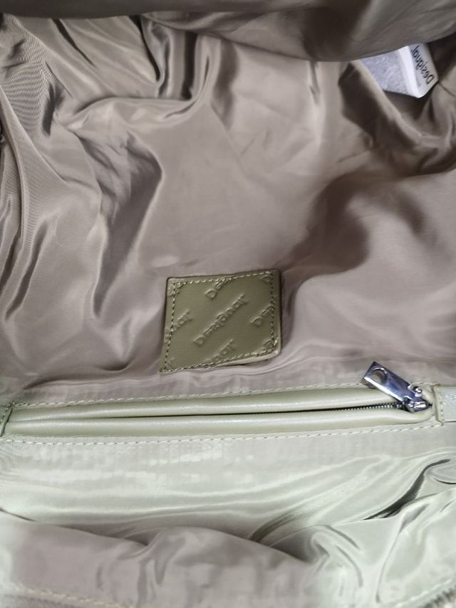 Bolso desigual verde bordado