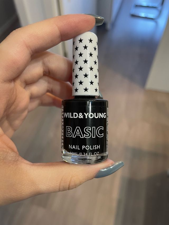 Esmalte de uñas negro