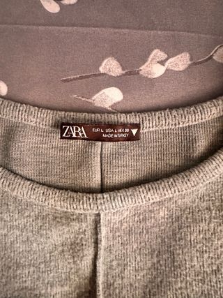 Vestido gris de Zara