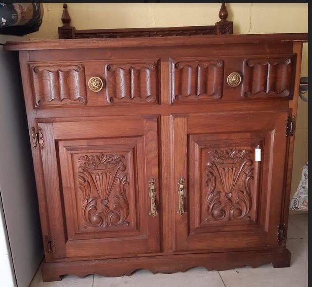 CÓMODA Y ESPEJO MADERA MACIZA TALLADA A MANO