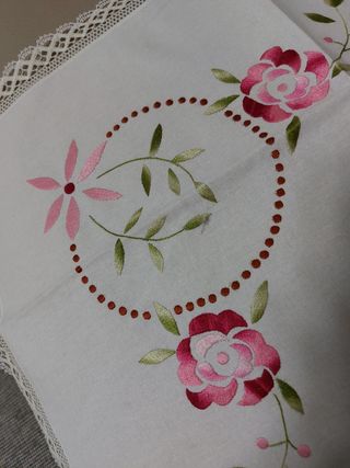 Tovaglietta ricamata a mano