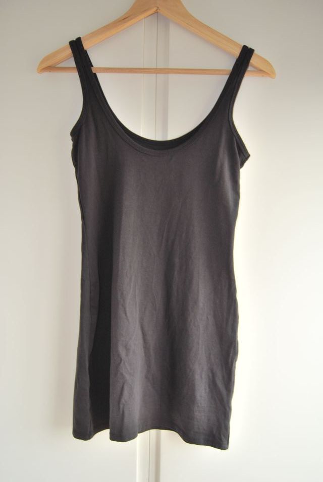 Vestido de chica negro marca El Corte Inglés