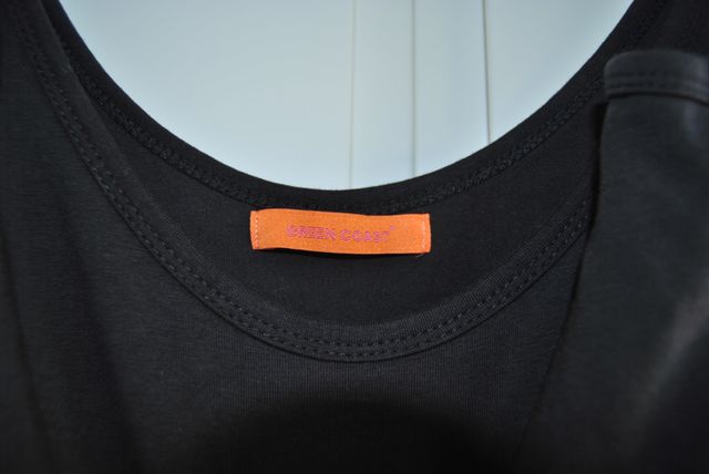 Vestido de chica negro marca El Corte Inglés