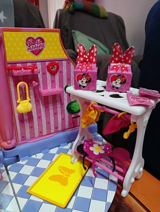 salon de té, boutique, coche picnic minnie famosa