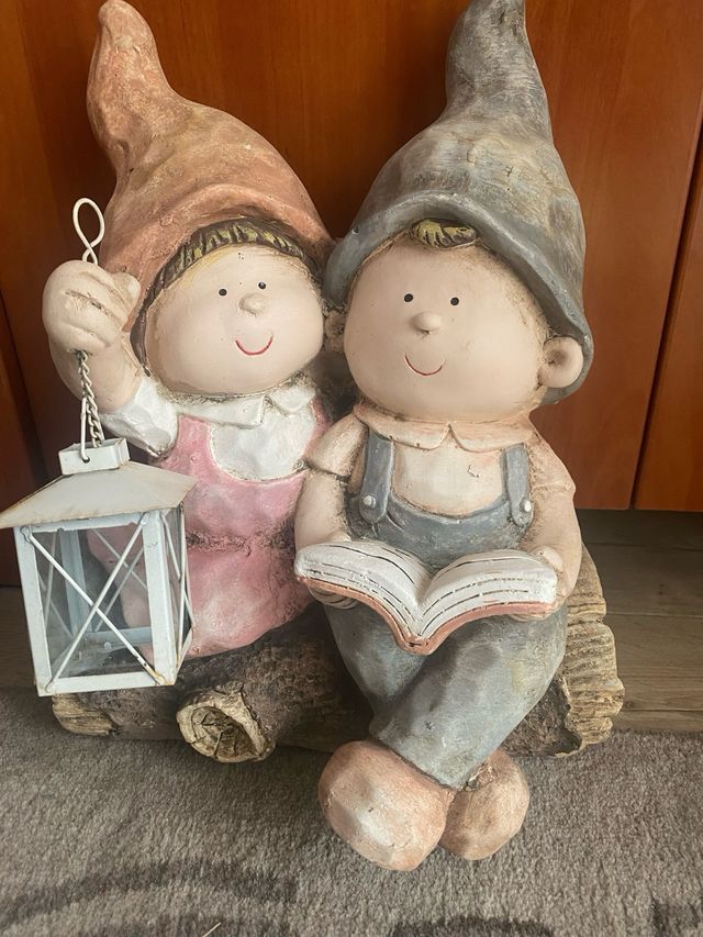 figura de jardin portavelas