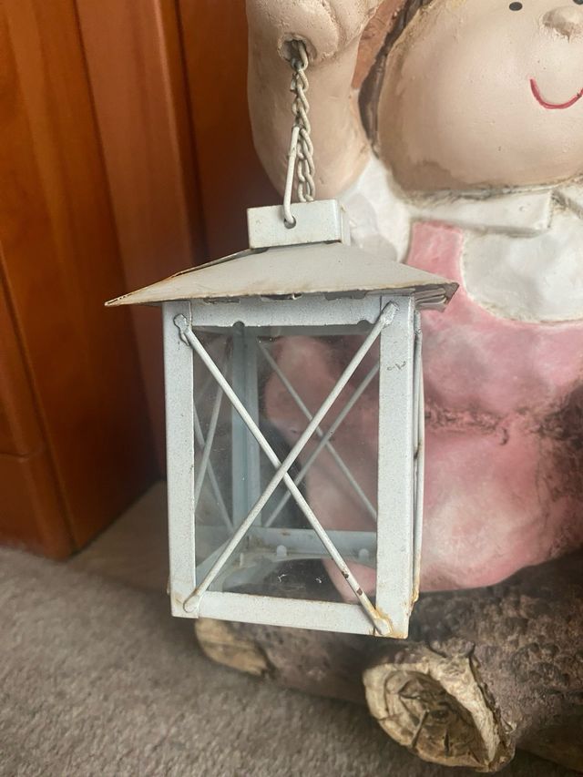 figura de jardin portavelas