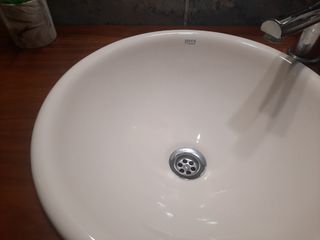 Lavabo con encimera y estanteria