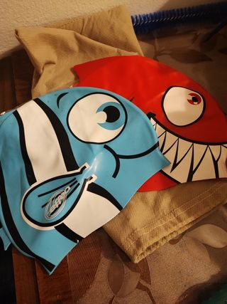 Cuffie in lattice per piscina