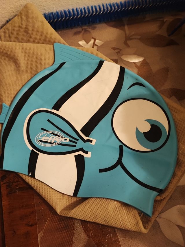 Cuffie in lattice per piscina