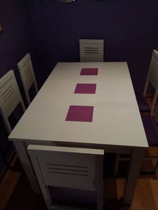 Tavolo e sedie allungabili