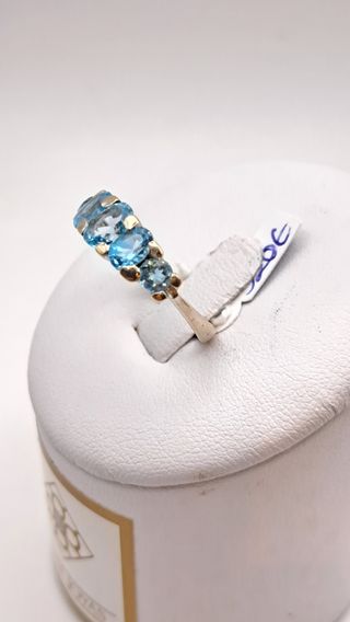 Anillo Oro Blanco 18K con Topacio azul natural