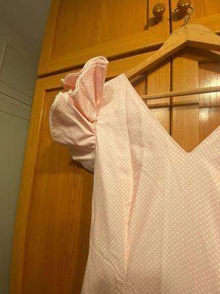 traje de flamenca rosa bebé ,con lunares blancos