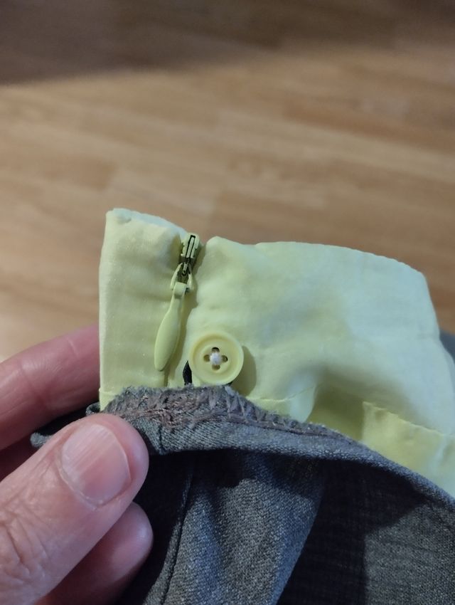 Falda midi gris verde mango