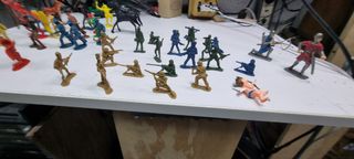 SOLDADOS DE MINIATURAS MONTAPLEX