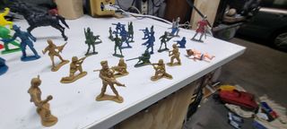 SOLDADOS DE MINIATURAS MONTAPLEX
