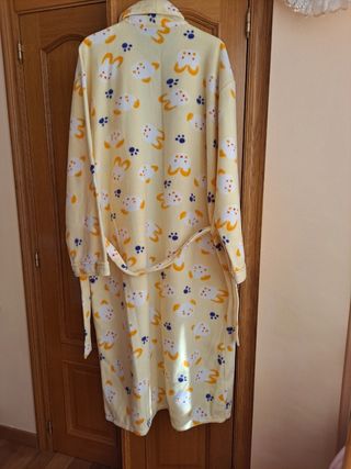 Bata de mujer.Con cinturón.Talla XL. Sin entrenar