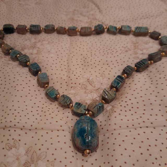 Collar egipcio escarabajo