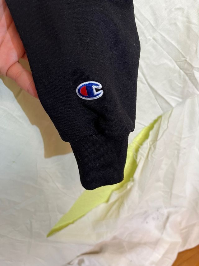 Sudadera Champion Negra de la Uni de Washington