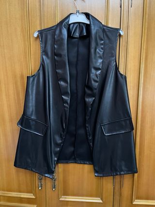 Chaleco polipiel negro SHEIN