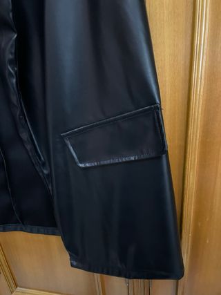 Chaleco polipiel negro SHEIN