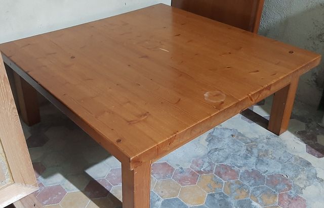 Mesa de salón. Madera Mobila.
