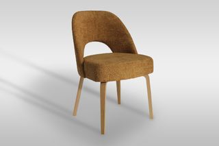 SILLA ELEGANTE TAPIZADA EN TIPO BOUCLE, PATAS HAYA