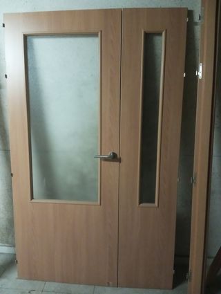 Puerta madera 
