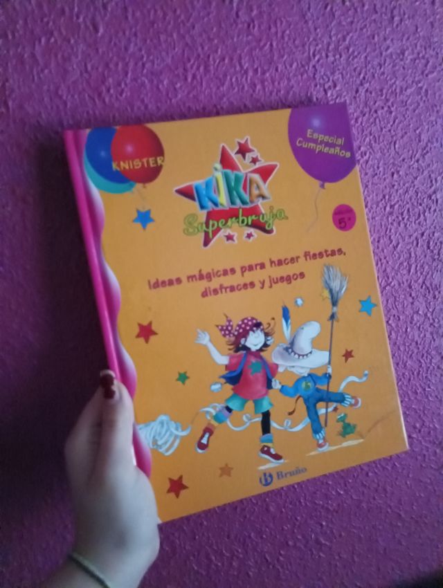 Kika superbruja libro