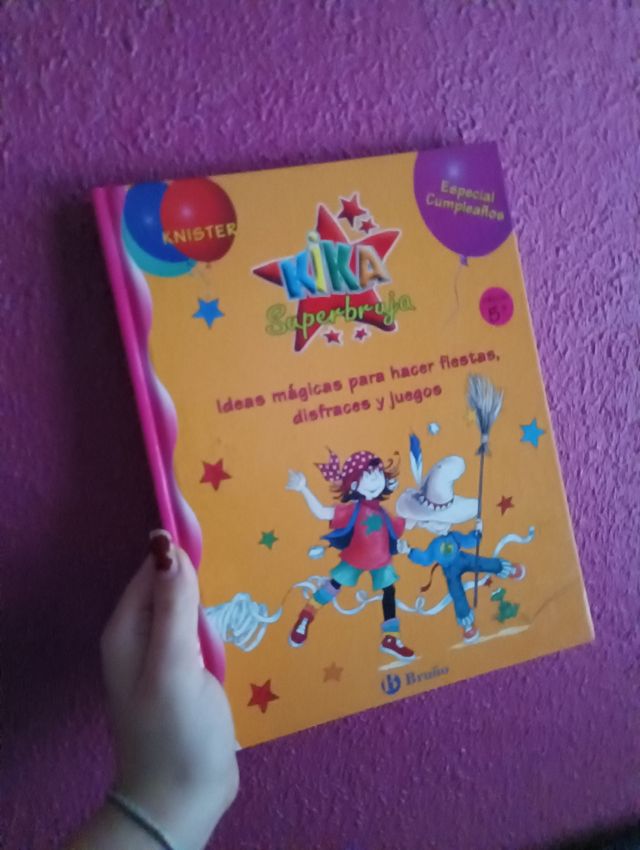Kika superbruja libro