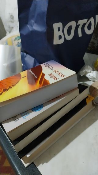 Lote de 200 libros diferentes a elegir