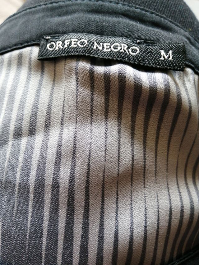 Blusa negra y gris diseño geométrico T-M