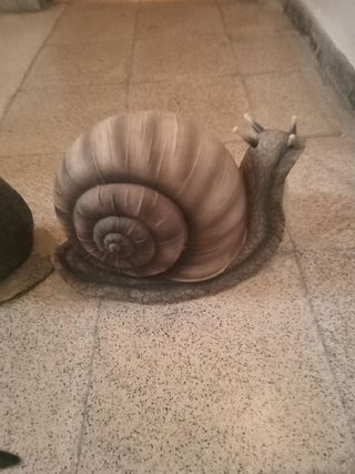 Vendo figuras de caracol grandes