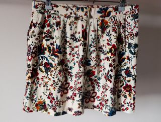 Falda beige de flores