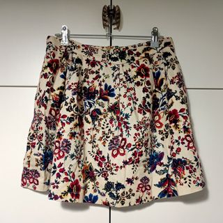 Falda beige de flores