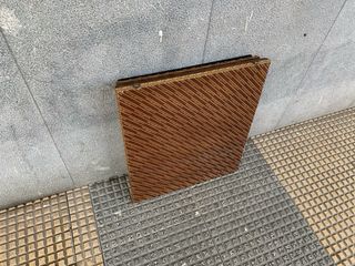 Vitrina de madera con espejo