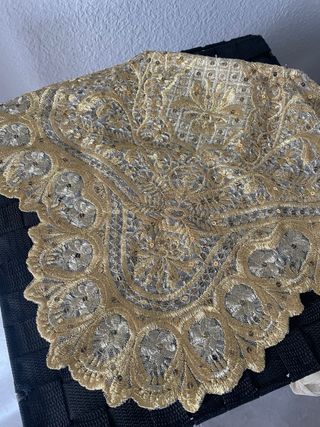 manteletas fallera en oro 