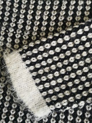 Jersey blanco y negro talla L. 