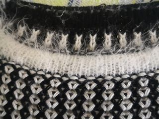 Jersey blanco y negro talla L. 