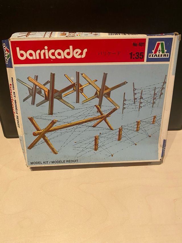 SOLDATINI ITALERI VARI ELEMENTI SCENICI