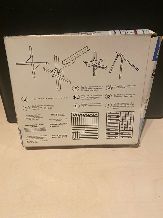 SOLDATINI ITALERI VARI ELEMENTI SCENICI